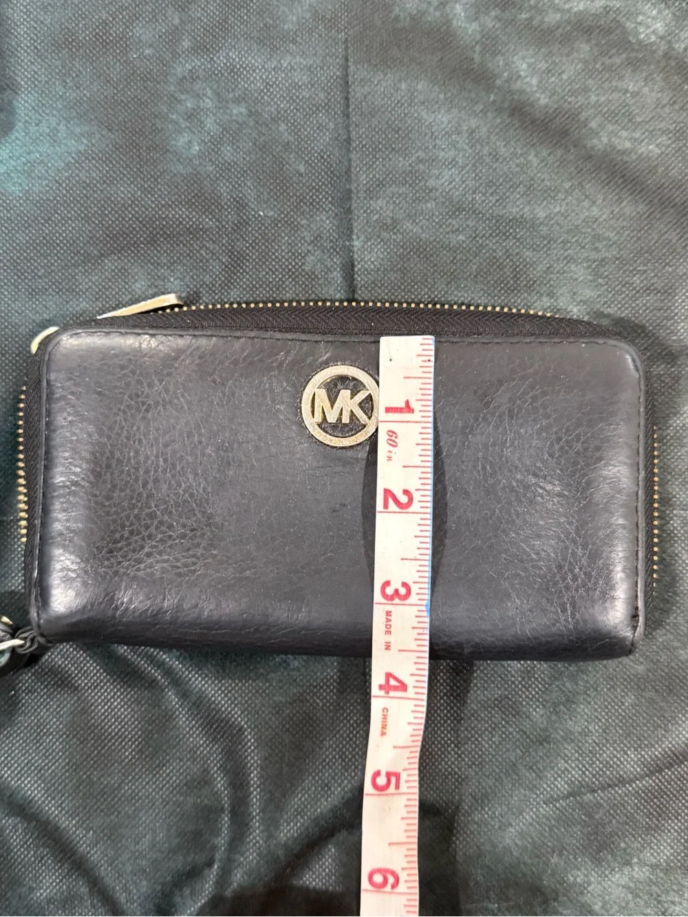 🔥Michael Kors Black Leather Zip Wallet EUC🔥